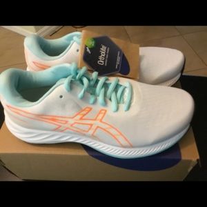 Brand New Wmns Asics  Gel-Excite 9